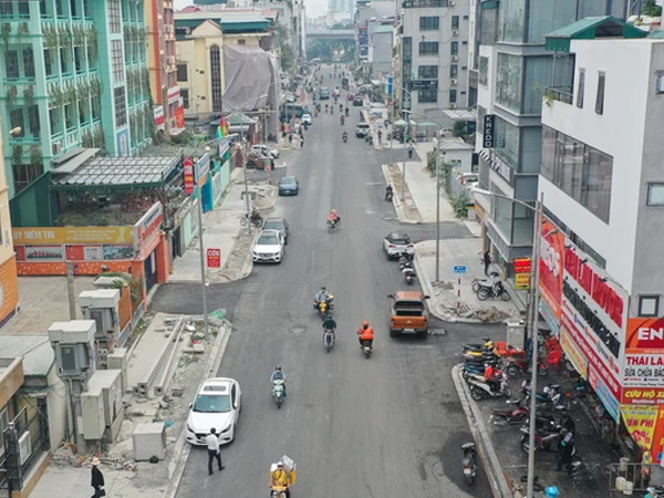 Hình ảnh mới nhất trên đường Vũ Trọng Phụng, dân thoát cảnh bụi bay cuồn cuộn như sa mạc