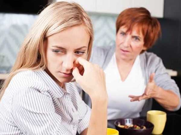 Choáng váng mẹ chồng dạy con trai: 'Cứ lăng nhăng vào cho vợ mày nó sợ'