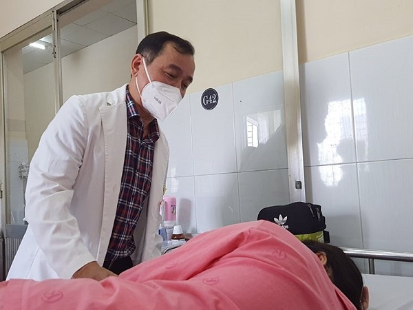 Cô gái trẻ ở TP.HCM 'thủng bụng' vì thuốc tan mỡ bụng