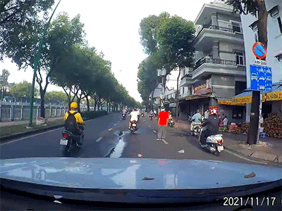 Cái cúi người đơn giản nhưng khiến tài xế lái xe phải chia sẻ ngay để lan tỏa những điều tích cực