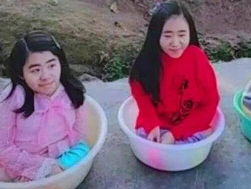 Nỗi đau của cặp vợ chồng ‘nuôi 3 cô con gái trong chậu’