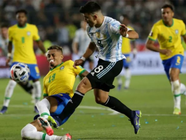 Hòa nghẹt thở Brazil, Argentina đoạt vé dự World Cup 2022