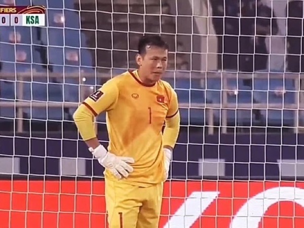 7 trận nhận 12 bàn thua, thủ môn Tấn Trường có khiến ông Park lo lắng ở AFF Cup 2020?