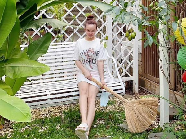 Giữa lùm xùm mượn nhà 'sống ảo', Vy Oanh bất ngờ khoe khéo biệt thự triệu đô được ông xã tặng, chứng minh tiềm lực kinh tế 'không phải dạng vừa'