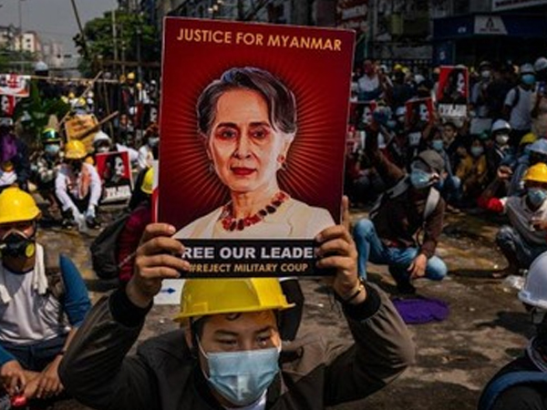 Bà Aung San Suu Kyi bị buộc tội gian lận bầu cử