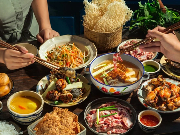 Chủ nhà hàng buffet ở Hà Nội xin lỗi vì 'cãi nhau tay đôi với khách' ngồi ăn quá giờ