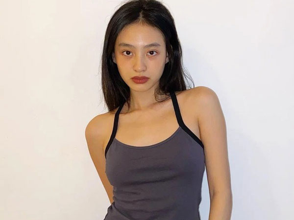 Dương Minh Ngọc để lộ 'nhũ hoa' khi làm mẫu ảnh gây tranh cãi dữ dội