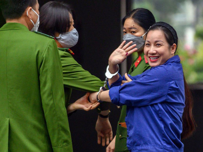 Vợ 'Đường Nhuệ' bị giam vẫn trang điểm môi son, móng đỏ ra tòa: Công an Thái Bình nói gì