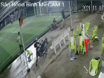 Kinh hoàng thanh niên bị truy sát, chém hội đồng do mâu thuẫn khi đi đá bóng