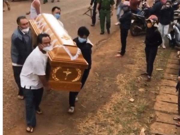 Đòi nợ bằng quan tài ở Đắk Nông: Mong manh ranh giới bị hại thành bị cáo