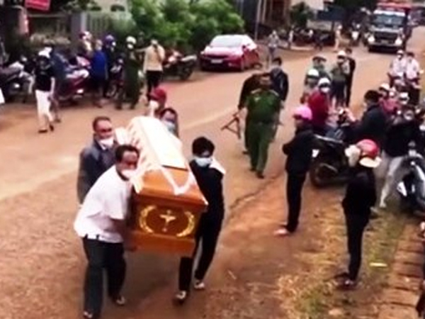 Vụ mang quan tài đi đòi nợ: Nhiều nạn nhân rơi vào cảnh bi đát, con cái đi học không có tiền, giống như người đi xin ăn hàng ngày