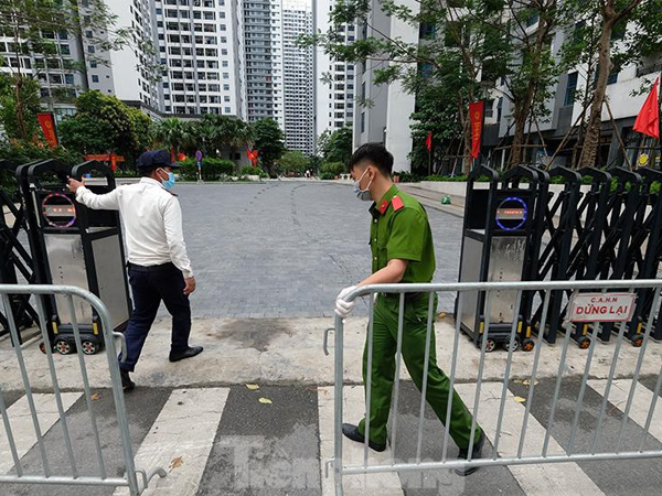 Hà Nội cách ly y tế gần 3.000 người sau khi ghi nhận 16 ca F0 tại 1 toà nhà