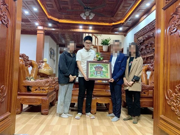 Bị soi mói không ngớt về đời tư, Quán quân Olympia vừa lên tiếng đính chính đã được khen ngợi hết lời