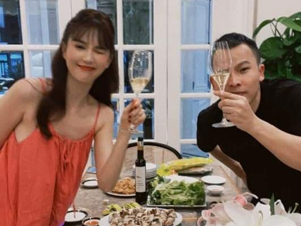 Vũ Khắc Tiệp đăng ảnh khoe tiệc tại gia sang chảnh nhưng body gầy gò đáng báo động của Ngọc Trinh lại gây chú ý