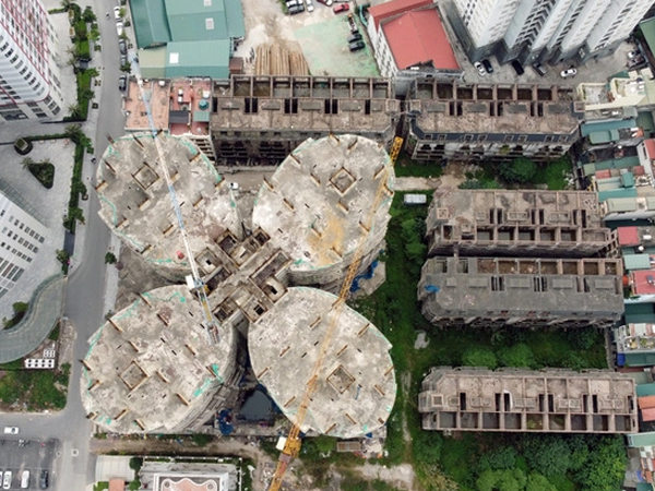 Toàn cảnh 'cánh hoa' Sky View Plaza trong tổ hợp Imperial Plaza bỏ hoang nhiều năm