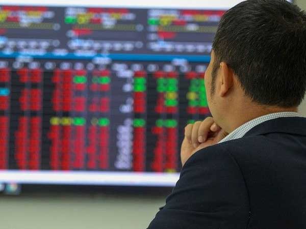 Kỷ lục 2,4 tỷ USD/phiên: Cảnh báo khi ai cũng say lãi chứng khoán