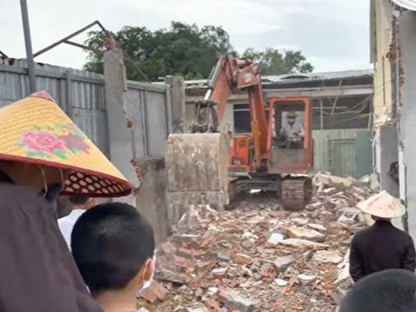 Xuất hiện hình ảnh Tịnh thất Bồng Lai bị đập tan hoang, thầy trò chắp tay đứng nhìn sau drama bị tố cáo sai phạm