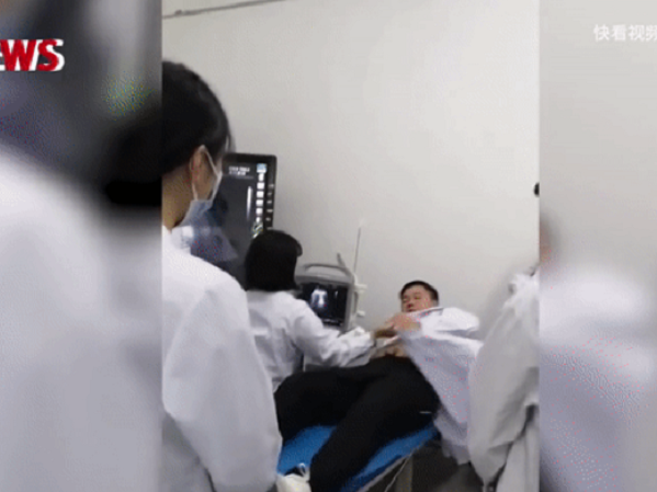 Nam sinh trường Y cởi áo làm nhiệm vụ, vừa thấy gái xinh liền có hành động phũ phàng