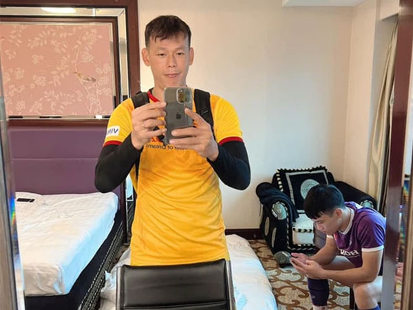 Tấn Trường livestream giãi bày tâm sự bị fan ghét