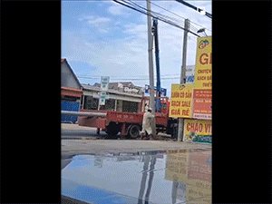 Clip: Ba người bị điện giật khi thi công lắp điện, một người tử vong