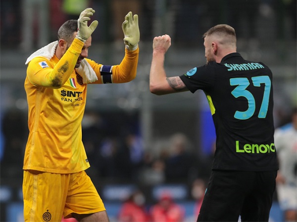 Inter buộc Napoli nhận thất bại đầu tiên, 'sao mai' 18 tuổi thành người hùng của Roma