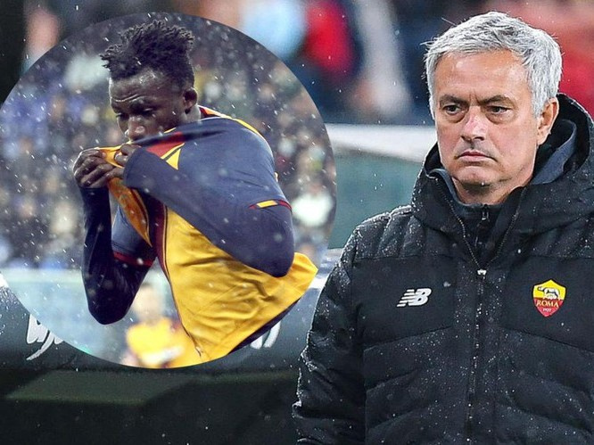 Học trò giúp Roma thắng trận, Mourinho phải trả tiền 'thua độ'