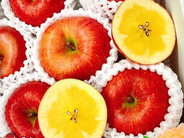 Táo Nhật giá 1,5 triệu/kg, bưởi Việt Nam giá 9.000 đồng/quả