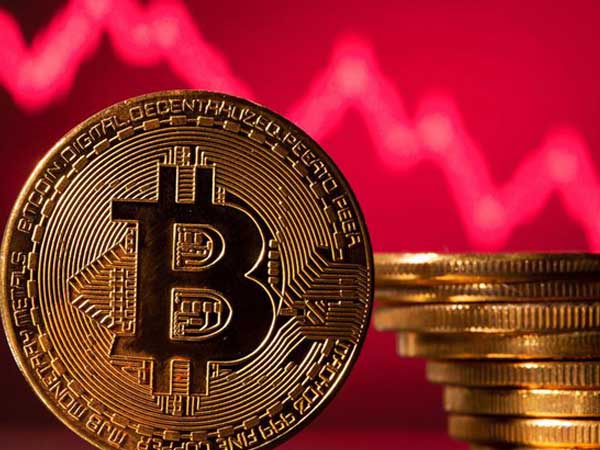 Liên tục lao dốc, Bitcoin trong cơn 'bão lửa'