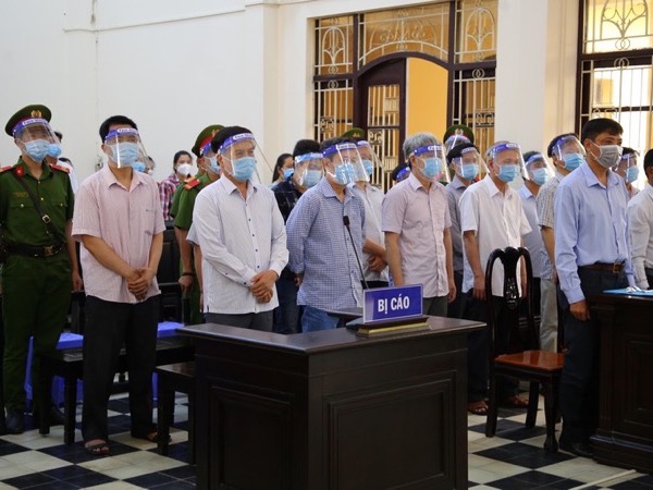 Hoãn phiên xét xử cựu Chủ tịch TP Trà Vinh vì luật sư nhiễm SARS-CoV-2