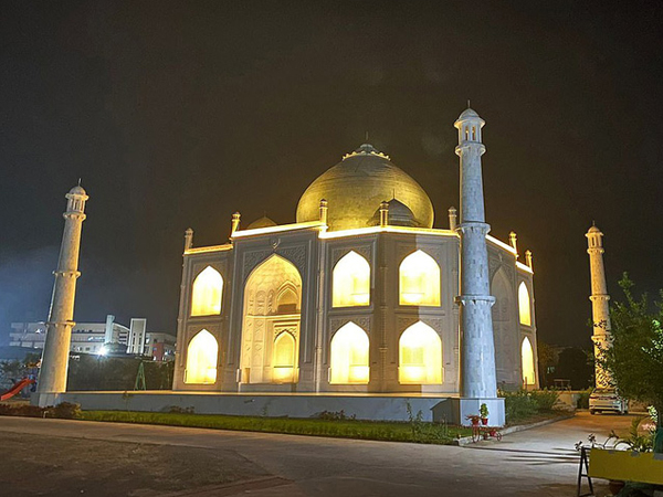Ấn Độ: Chồng xây bản sao đền Taj Mahal vì quá yêu vợ