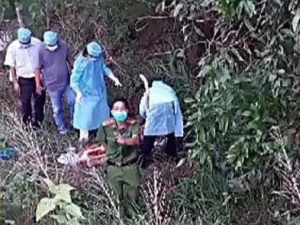 Người phụ nữ đi giao gà bị sát hại, giấu xác trong vách núi