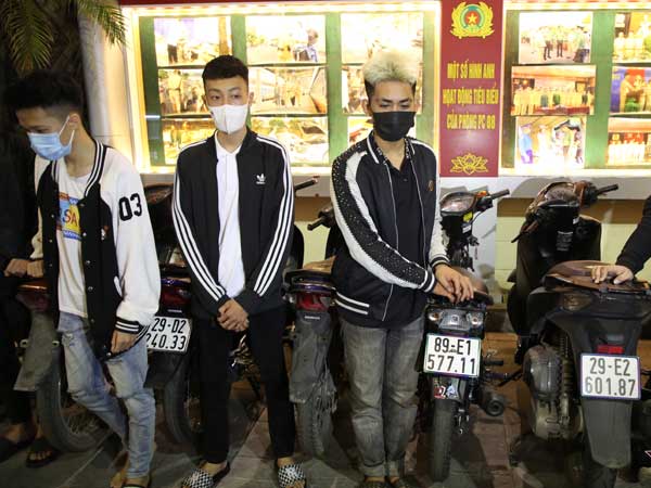 ‘Quái xế’ tuổi teen sau những phút yêng hùng trên phố