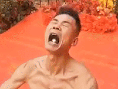 Rợn người màn nuốt bi sắt của võ sư Thiếu Lâm, thu hút gần chục triệu lượt xem
