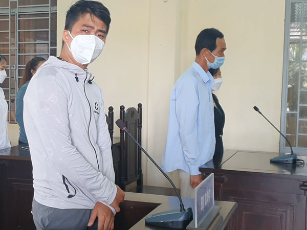 Nam công nhân giấu việc tiếp xúc F0, lây Covid-19 cho 5 người nhà vợ lĩnh án tù