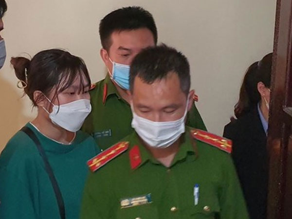 3 thiếu nữ tuổi đôi mươi lừa đảo tinh vi, chiếm đoạt hơn 10 tỉ để cá độ bóng đá