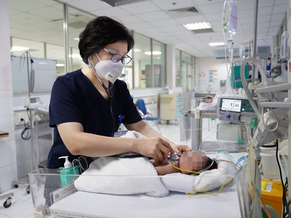 Mẹ pha sái thuốc phiện vào sữa cho con 'chắc dạ', bé 2 ngày tuổi ngộ độc nặng