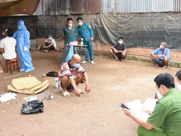 Phát hiện F0 đi đánh bạc