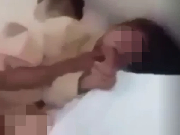 Cư dân mạng phẫn nộ với clip cô gái trong tình trạng bán khỏa thân, liên tục kêu cứu khi bị 4 gã đàn ông khống chế đăng lên Facebook