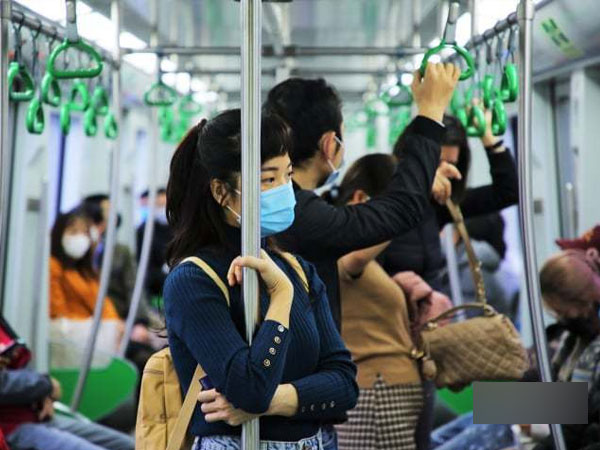 Nhiều người bỏ xe cá nhân, mua vé tháng đi tàu điện Cát Linh - Hà Đông