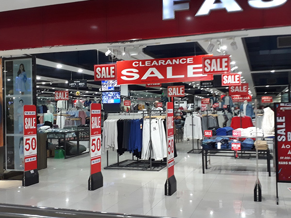 Black Friday 2021: Giảm giá kịch sàn vẫn vắng hoe, giới trẻ thất vọng vì mẫu mã nghèo nàn