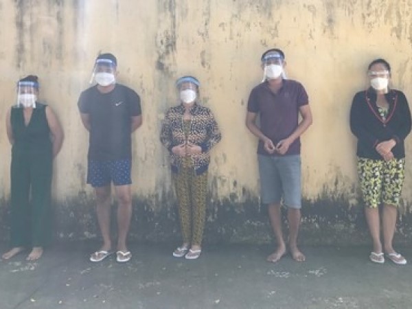Bực tức vì thua bạc nghi do gian lận, đe doạ người thắng để lấy lại tiền