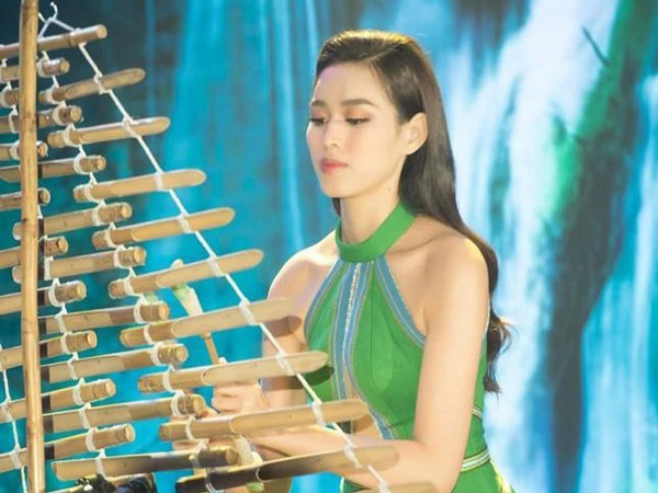 Đỗ Thị Hà lọt vào vòng bán kết phần thi tài năng, hứa hẹn mang tự hào về cho Việt Nam
