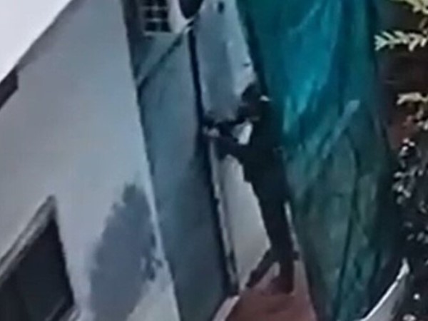 Clip: Đối tượng bẻ khóa lẻn vào phòng trọ, trộm tài sản hơn 10 năm dành dụm của gia đình công nhân