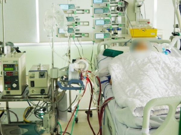 1 trong 4 học sinh sốc phản vệ sau tiêm vắc-xin Covid-19 đã tử vong