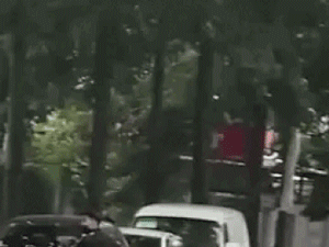 Vụ vác dao hét lớn 'thả bạn tao ra' rồi chém xe công an để 'cứu huynh đệ': Tạm giữ hình sự một thanh niên