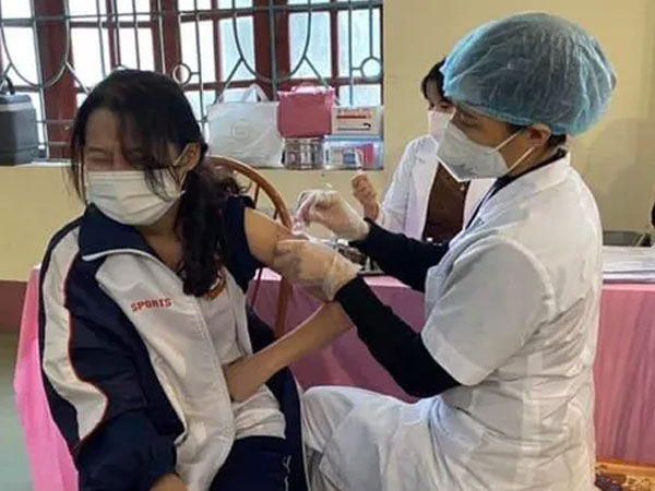 4 học sinh bị sốc phản vệ sau khi tiêm vắc xin Covid-19: 2 em được xuất viện, một em tiên lượng xấu