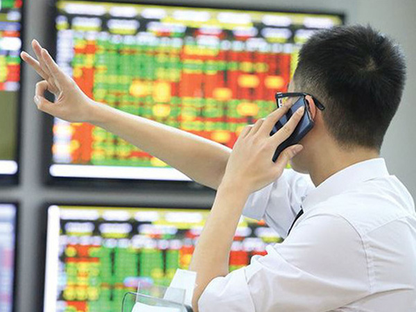 Chứng khoán vừa chạm đỉnh lịch sử, đã xuất hiện nguy cơ mới