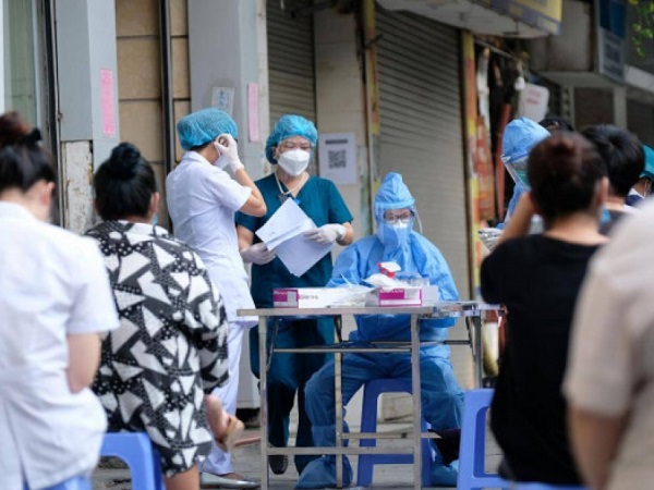 KHẨN: Hà Nội tìm người đến tượng đài ở hồ Gươm, bệnh viện, tiệm cắt tóc