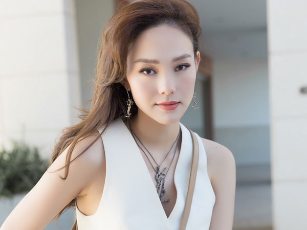 Bị mỉa mai 'toàn yêu đại gia già có vợ', Minh Hằng đáp trả cực gắt: 'Chị ở dưới gầm giường nhà em à'