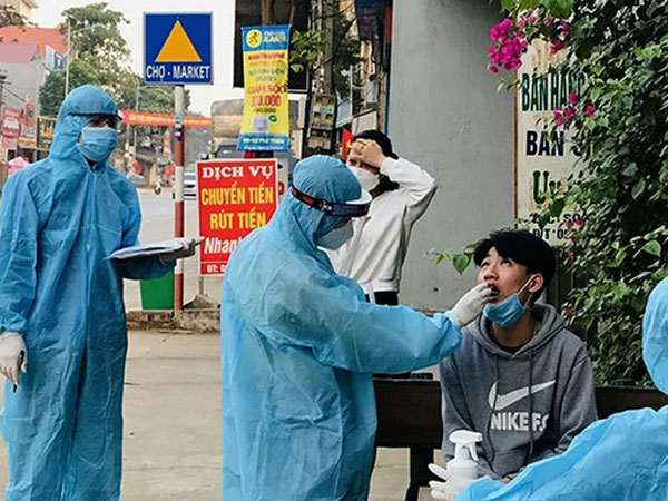 Phát hiện 15 trường hợp giáo viên và học sinh mắc Covid-19, một xã ở Thanh Hóa phải nghỉ học